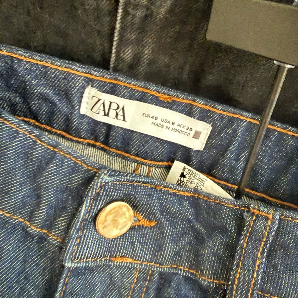Zara Men’s Dark Blue Relaxed Denim Jeans with Orange Stitching